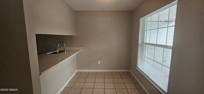 Building Photo - 333 S Osceola St
