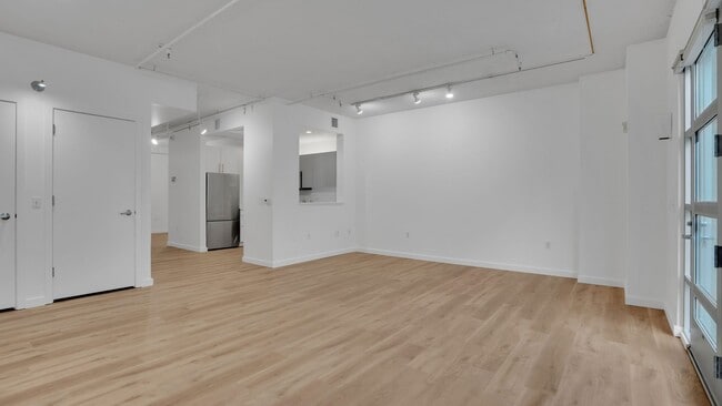 Foto del edificio - EPIC REA - Modern-Style 1 BR/1 BA Condo in...