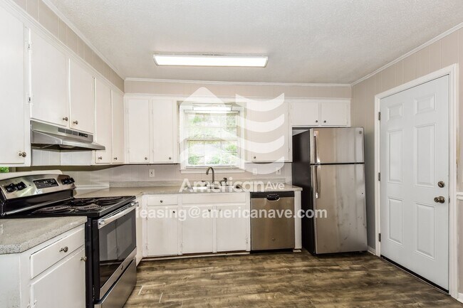 Foto del edificio - 520 Greensprings Dr