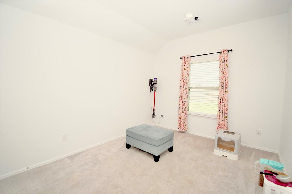 Building Photo - 3735 Rock Ledge Dr