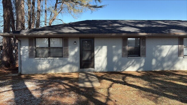 Building Photo - $500 OFF 1st FULL MONTHS RENT...Renovated 2 Bedroom Duplex in Manchester