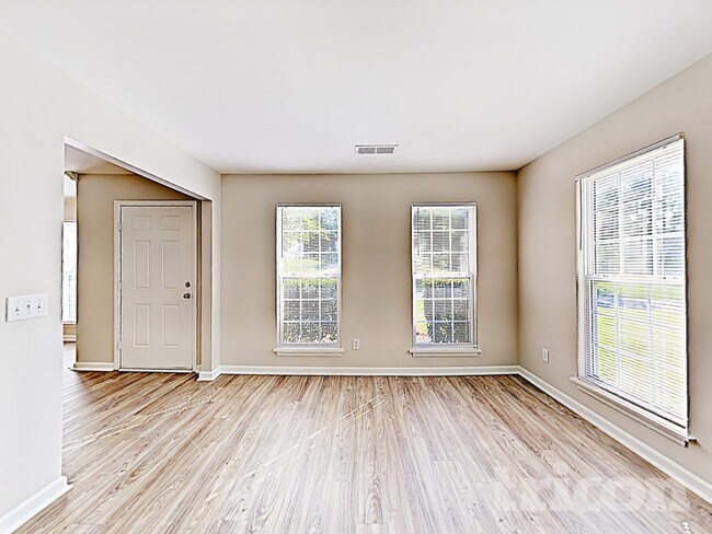 Foto del edificio - 1221 Brook Farm Ln