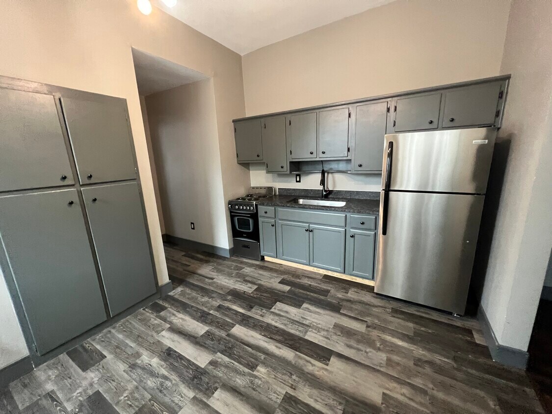 Kitchen - 123 S Pennsylvania Ave