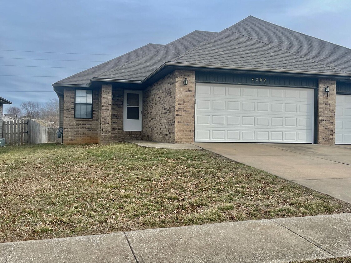 4302 Penny Ct Unit 0, Ozark, MO 65721 Room for Rent in Ozark, MO
