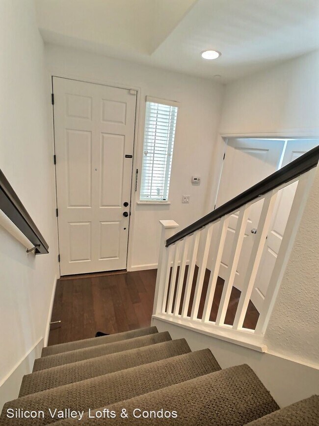 Building Photo - 3 br, 3.5 bath House - 121 Muller Pl.