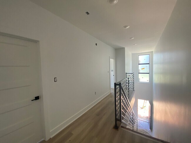 Building Photo - Edge Luxury Townhomes