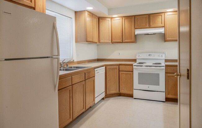 Building Photo - 603-Newman