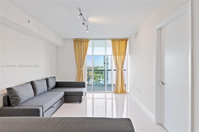 Foto del edificio - 1871 NW S River Dr