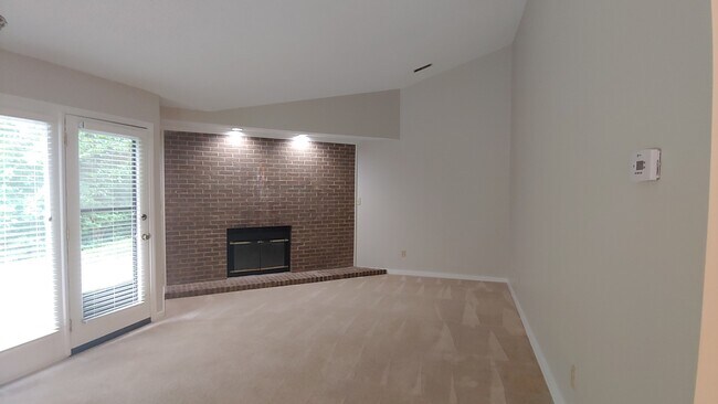Foto del edificio - 306-F N Lindell Rd