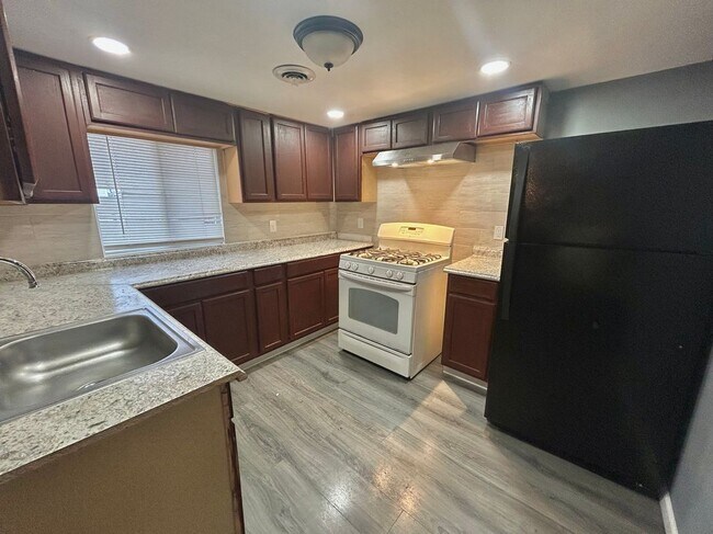 Foto del edificio - 553 Mumford St