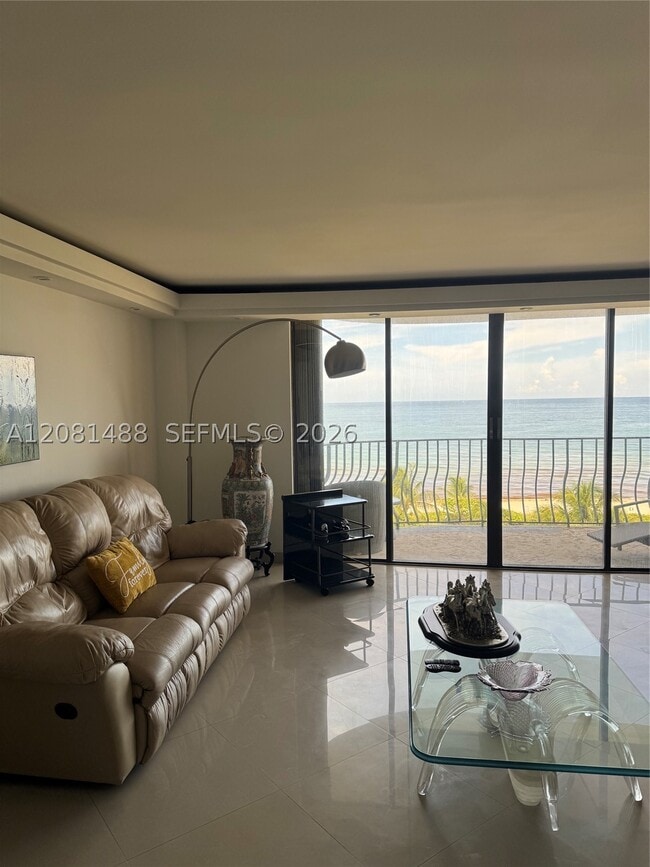 Building Photo - 8877 Collins Ave