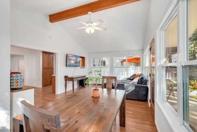 Foto del edificio - 1507 Wildwood Dr