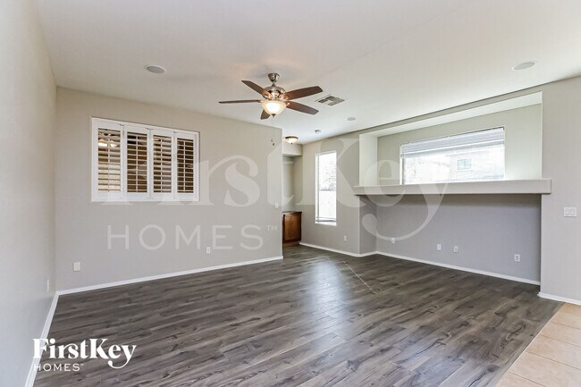 Building Photo - 725 W Desert Basin Dr