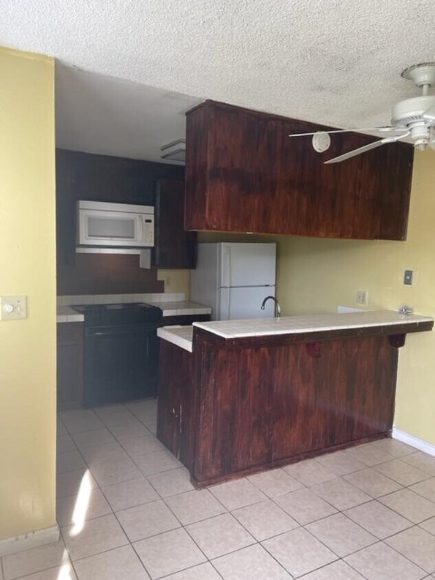 Building Photo - 9082 Pinata Way