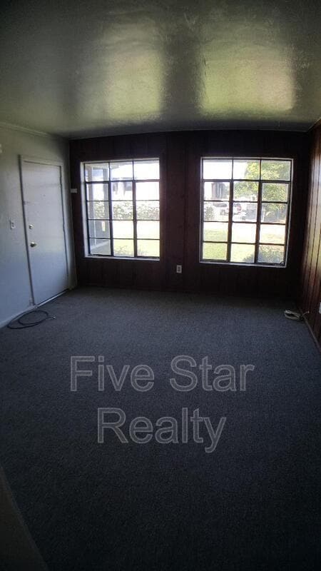 Building Photo - 1220 Blue St