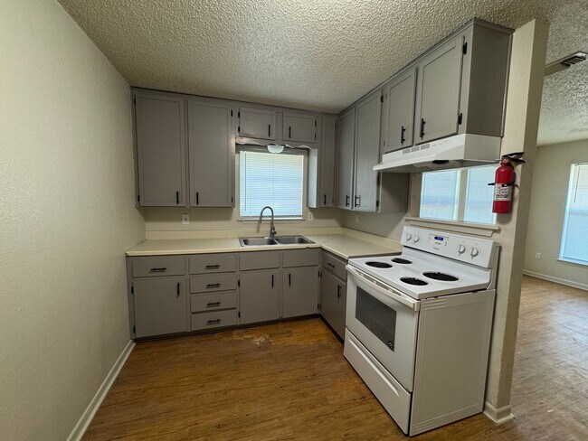 Foto del edificio - 1810 N Gray St