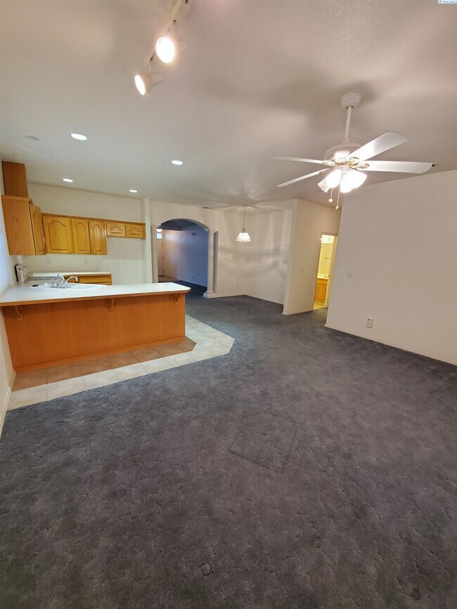 Building Photo - 5416 Mariner Ln