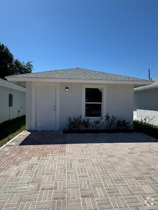 Building Photo - 4702 Weymouth St
