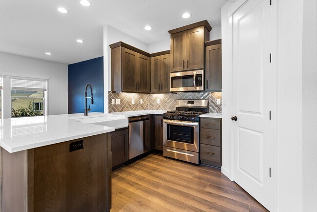 Foto del edificio - 2022 - Plenty of upgrades !  Access to Pool + Amenities. AC on Main, Walking trails, Nice End uni...
