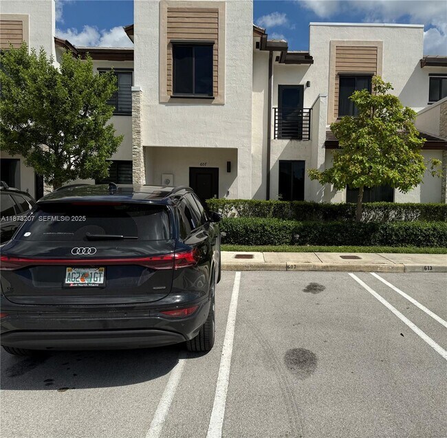 Foto del edificio - 607 NE 208th Terrace