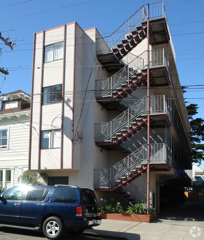 Building Photo - 473 10th Ave