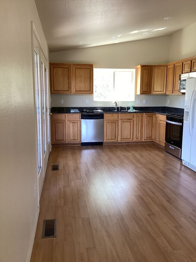 Foto del edificio - Charming Hillside Retreat in Prescott’s Highly Desirable Mountain Club