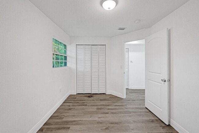 Foto del edificio - $1,995 435 NW 82ns Terrace Ter #2