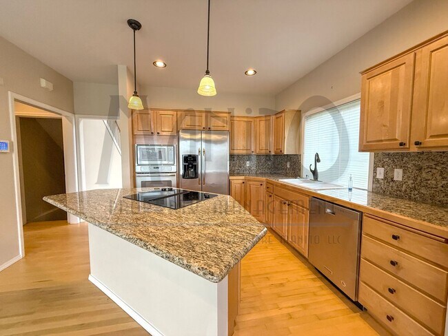 Foto del edificio - Beautiful Carnahan Crest Townhome