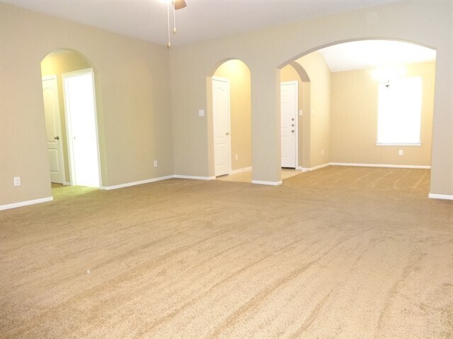 Foto del edificio - 28606 Lockeridge Farms Dr