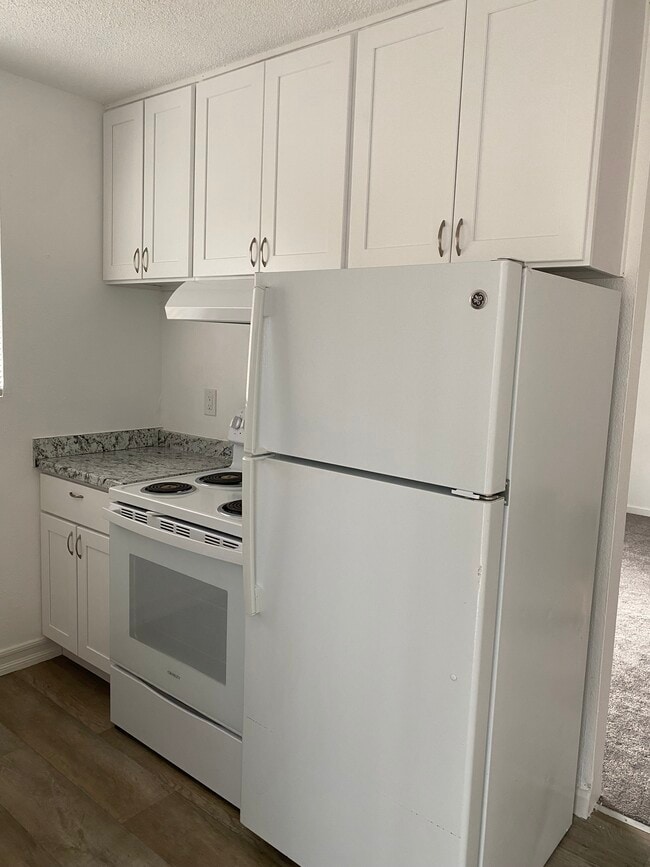 KITCHEN - 304 Hazel St