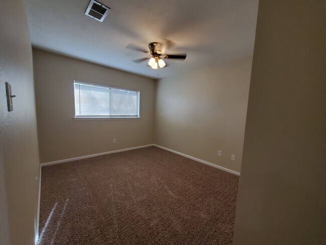 Foto del edificio - 2 Bed, 1 Bath Townhome-Style Fourplex