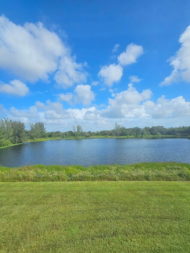 Foto principal - 1157 Golden Lakes Blvd