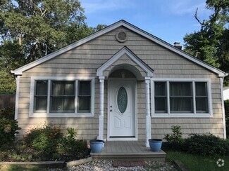 Building Photo - 10 Bayview Ct