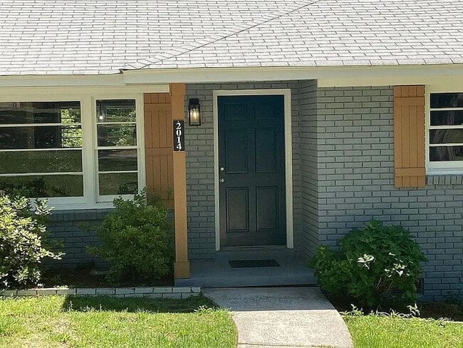 Building Photo - Peaceful home in Forest Acres!