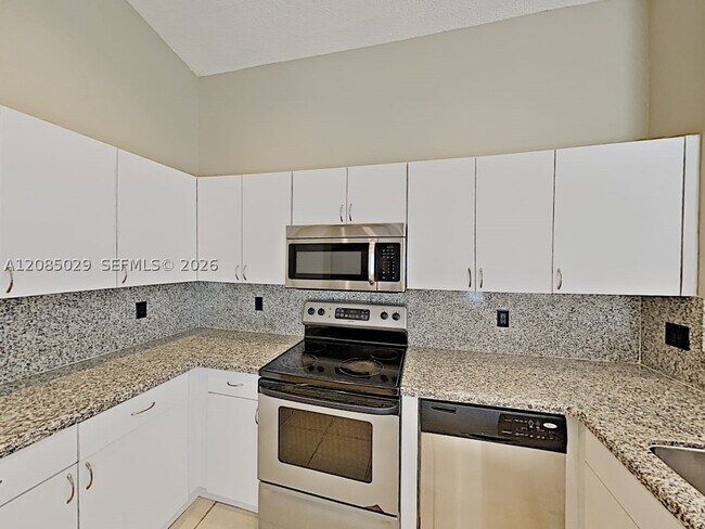 Building Photo - 1380 Presidio Dr