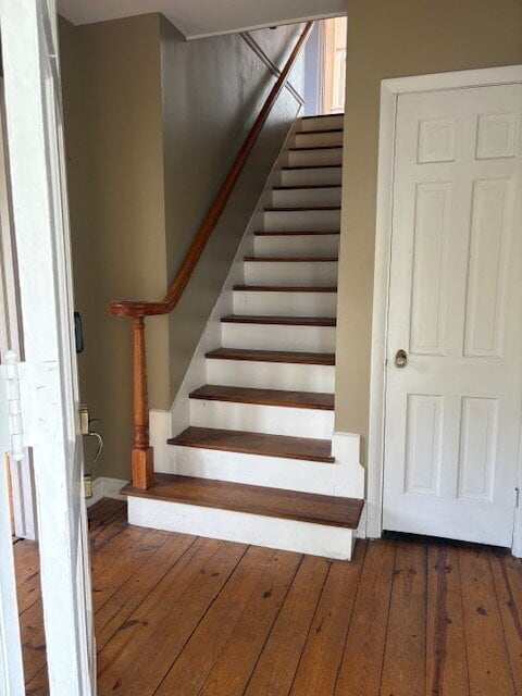 Photo - Hardwood floors and beautiful back yard in... Apartment