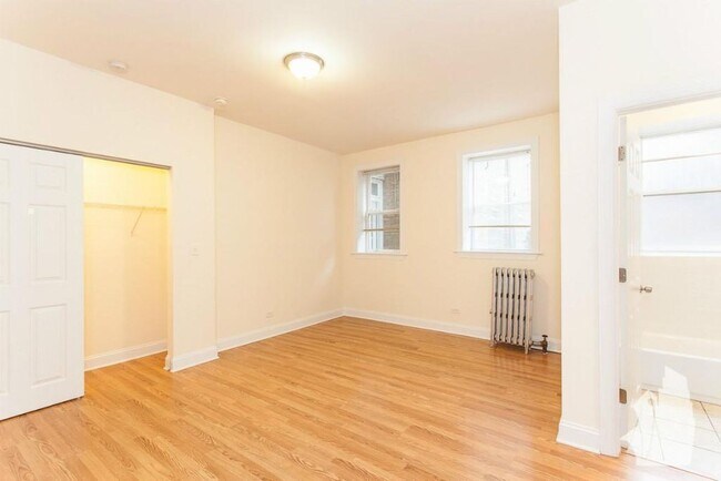 Building Photo - 2600 N Kimball Ave