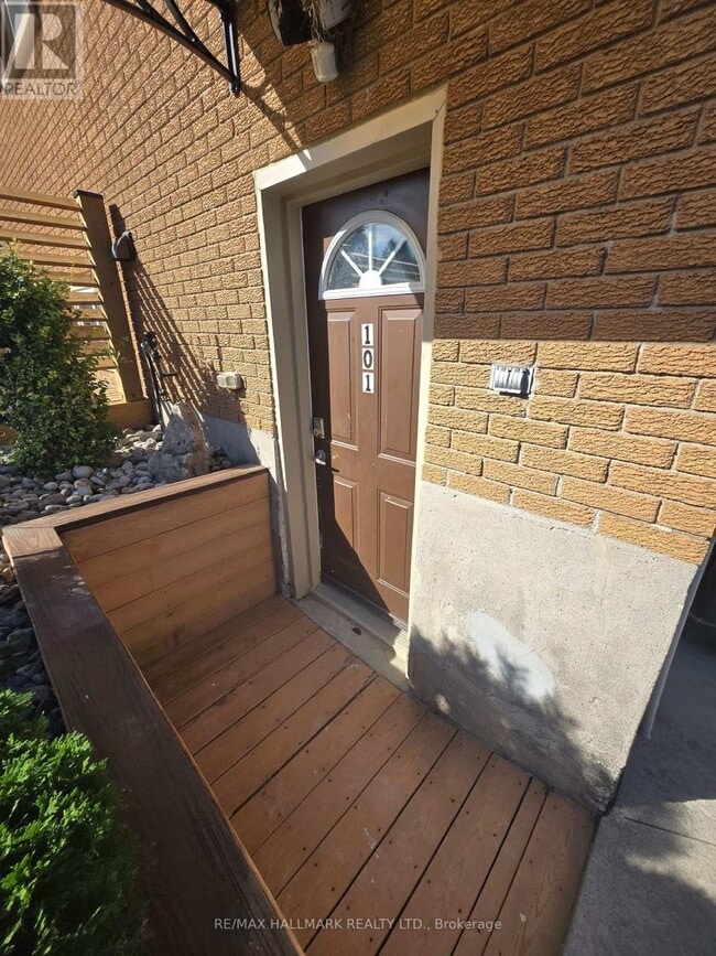 Building Photo - 18-118 Summerside Crescent