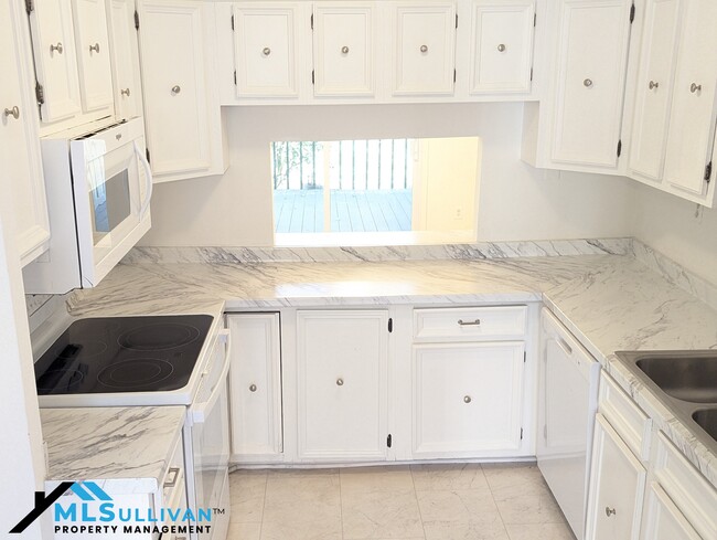 Foto del edificio - 4100-4105 Five Oaks Dr