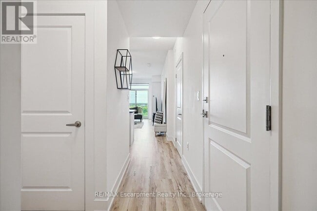 Photo du bâtiment - 450 Dundas St E