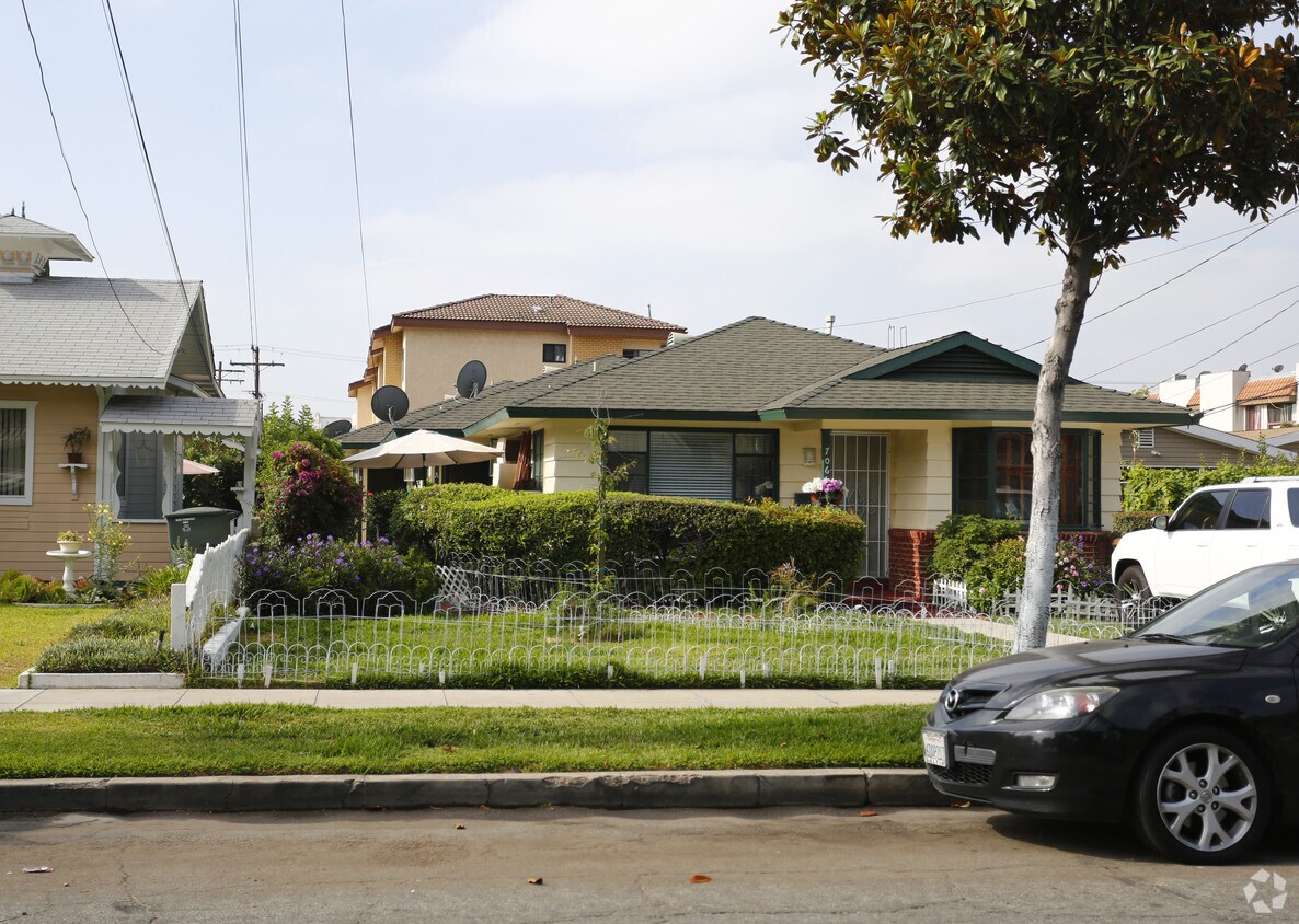 Building - 706 E Elk Ave