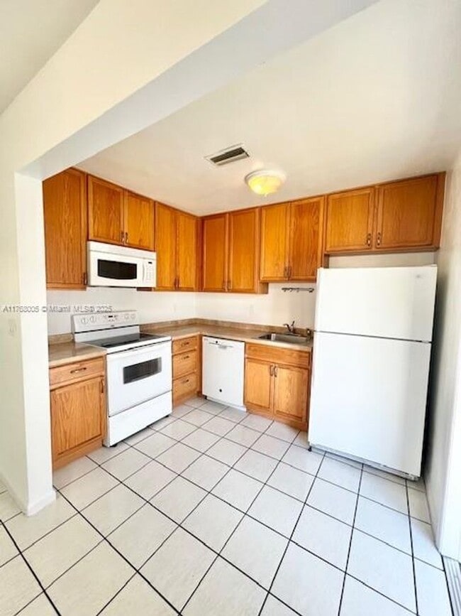 Building Photo - 5219 SW 43rd Terrace