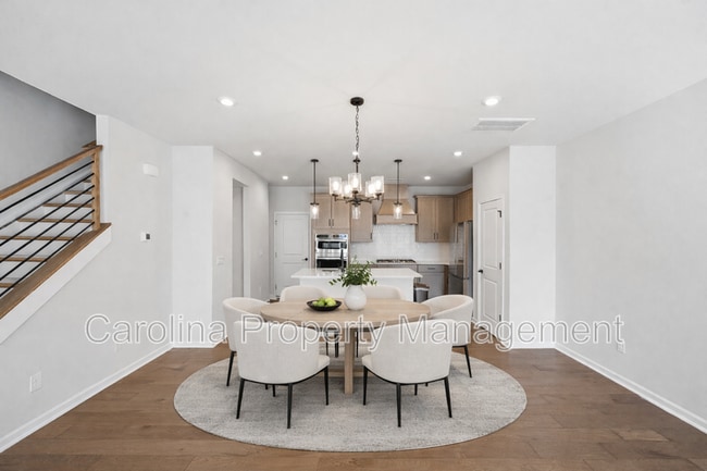 Building Photo - 423 Vinroot Aly