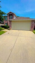 Building Photo - 3920 Fox Run Dr