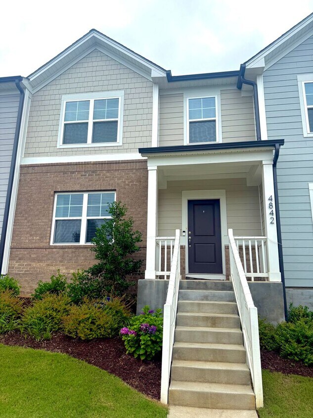 Primary Photo - AVAILABLE 9/1 - Beautiful 3 bed/2.5 bath T...