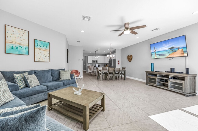 Building Photo - 132 Mediterranean Way