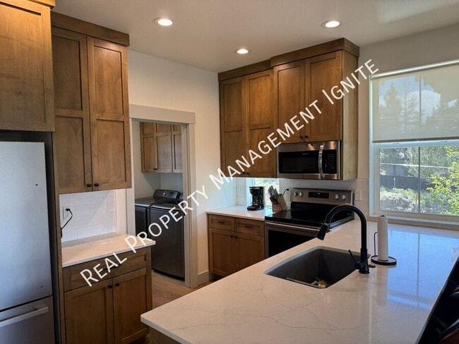 Building Photo - 62677 NW Mehama Ct