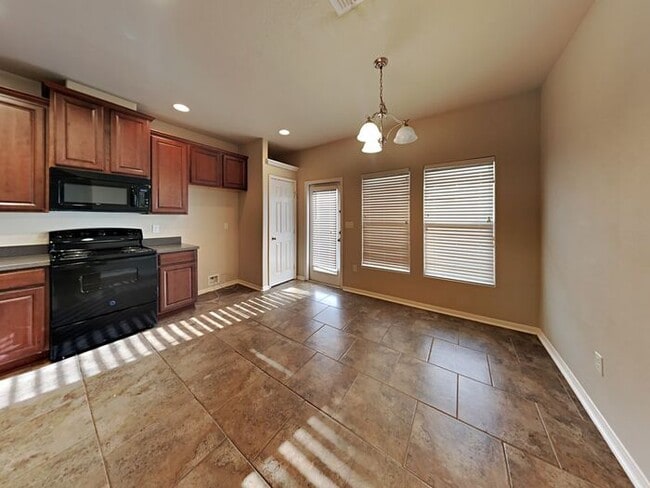 Building Photo - *No Application Fee* *$1,000 off First Mon...