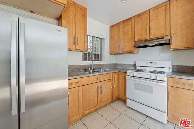 Foto del edificio - 1857 W 24th St