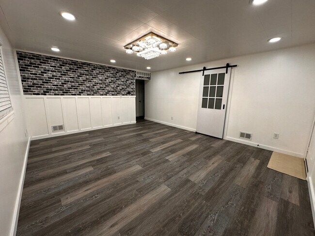 Foto del edificio - 6612 N Waverly St